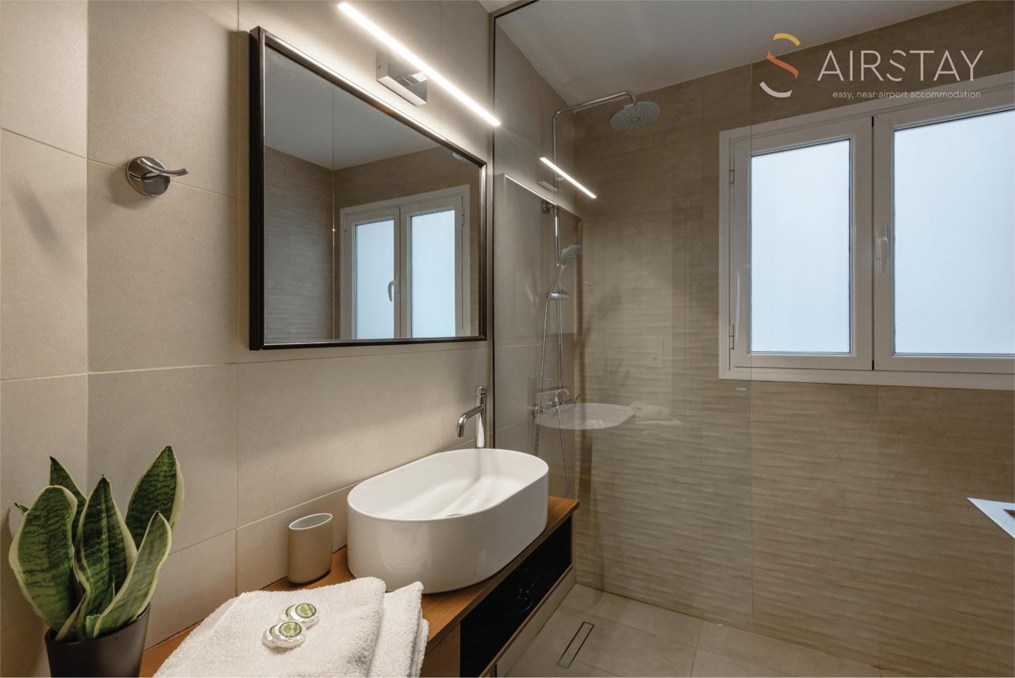 Spáta Akali Apartment Airport By Airstay מראה חיצוני תמונה