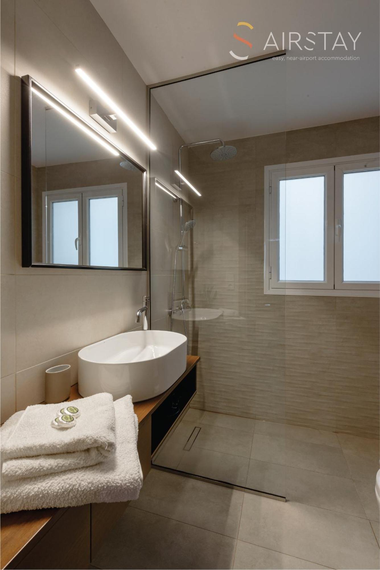 Spáta Akali Apartment Airport By Airstay מראה חיצוני תמונה